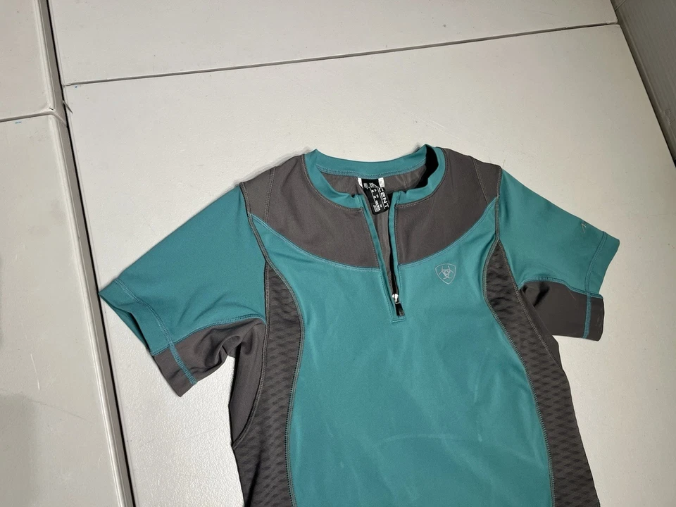 Camisa Ariat Para Mujer Mediana Verde Gris Montar a Caballo 1/4 Cremallera Ascenso Ventilado Top Foto 3 de 4