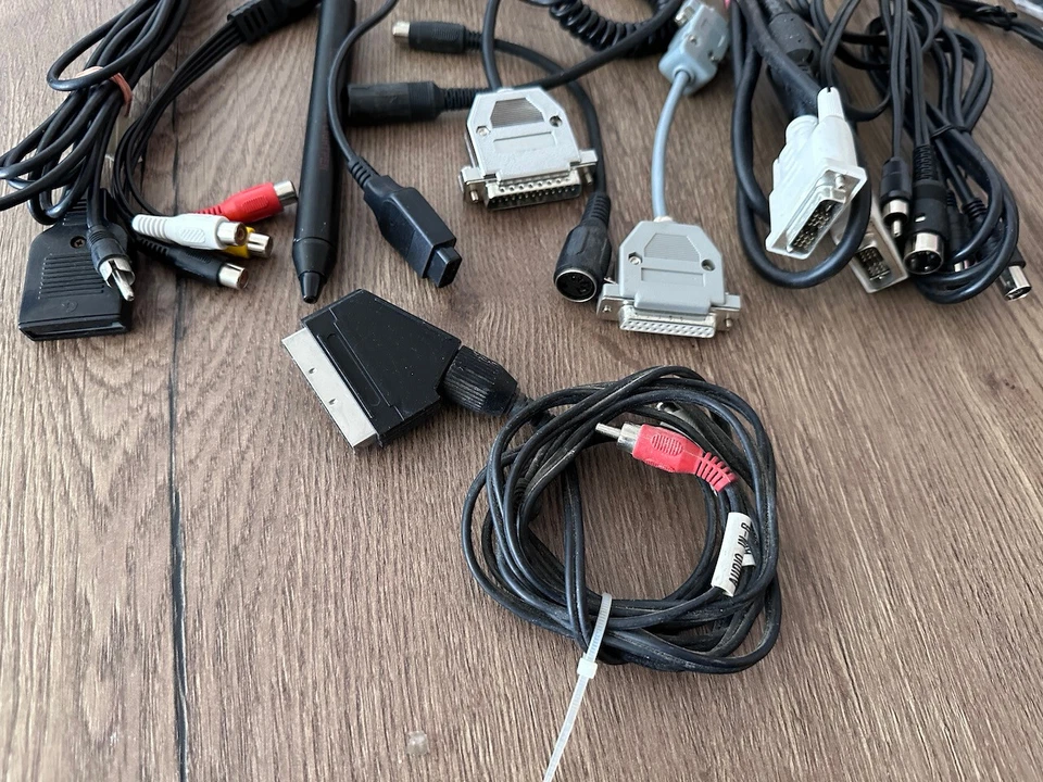 Commodore AMIGA, PC Konvolut Kabel ca.20-25 Kabel , gebraucht - Bild 3 von 4