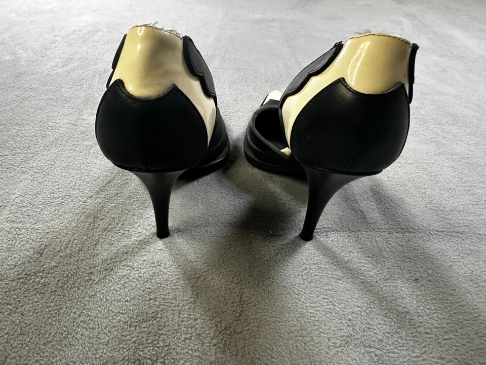 Sapatos femininos GIVENCHY 9 saltos stiletto couro envernizado biqueira pontiaguda Dorsay - Imagem 4 de 4