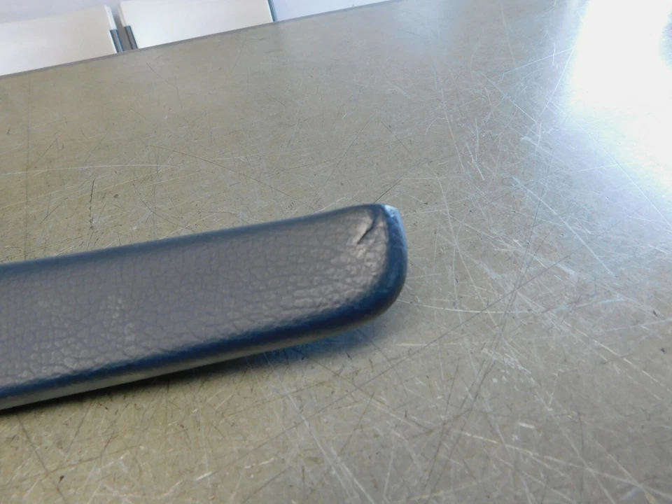 W116 450SEL 450SE 280SEL 280SE 300SD DOOR TRIM PILLAR MOLDING RIGHT - BLUE - Image 3 of 4