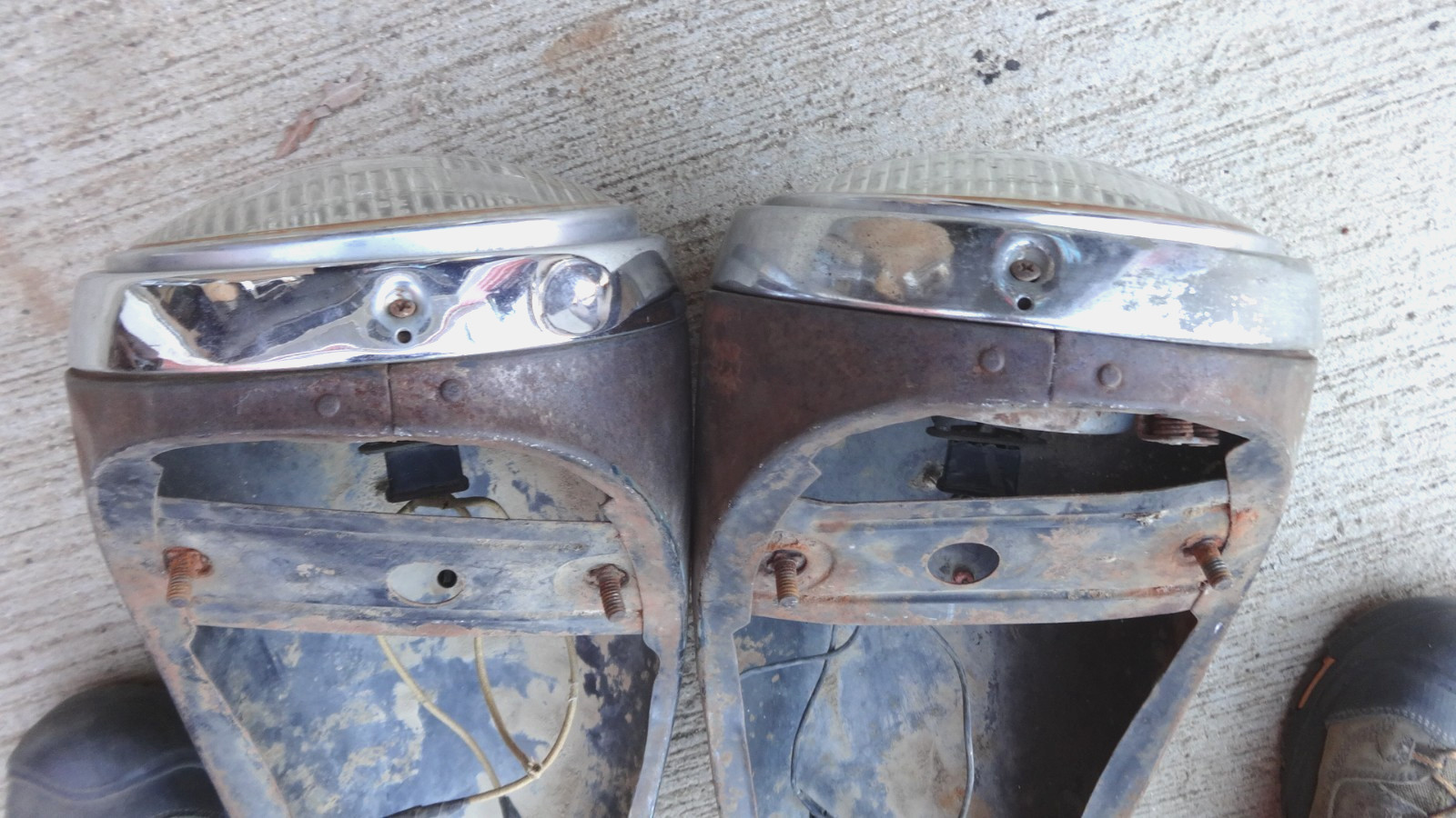 1941 1942 Chevy Truck HEADLIGHT ASSEMBLIES Original GM Guide pair 1946 GMC