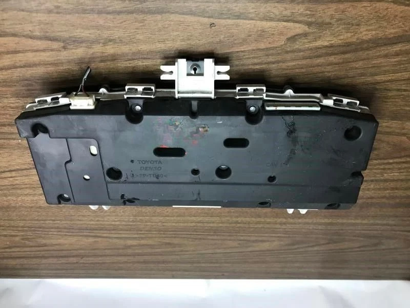 Velocímetro Toyota Corolla 2004-2007 con panel de medidor de tacómetro solo MPH S modelo OEM Foto 2 de 4