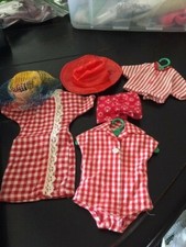 Barbie un montón de cosas rojas incluyendo la blusa para conjunto de picnic