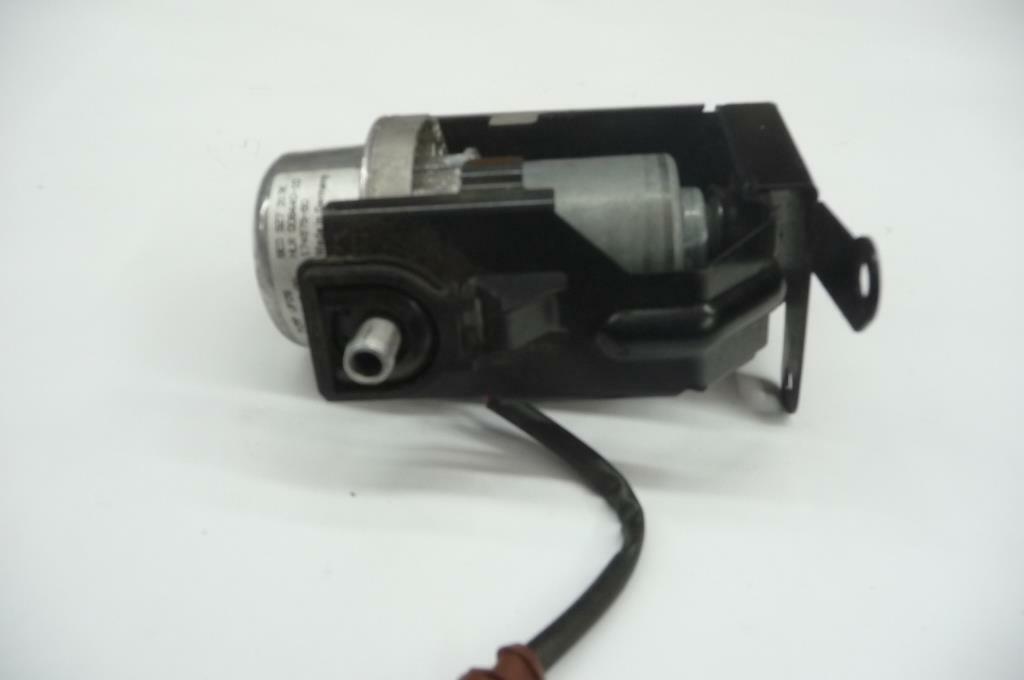 2015 Lamborghini Huracan LP610-4 Coupe Vacuum Pump 8E0927317K OEM A1