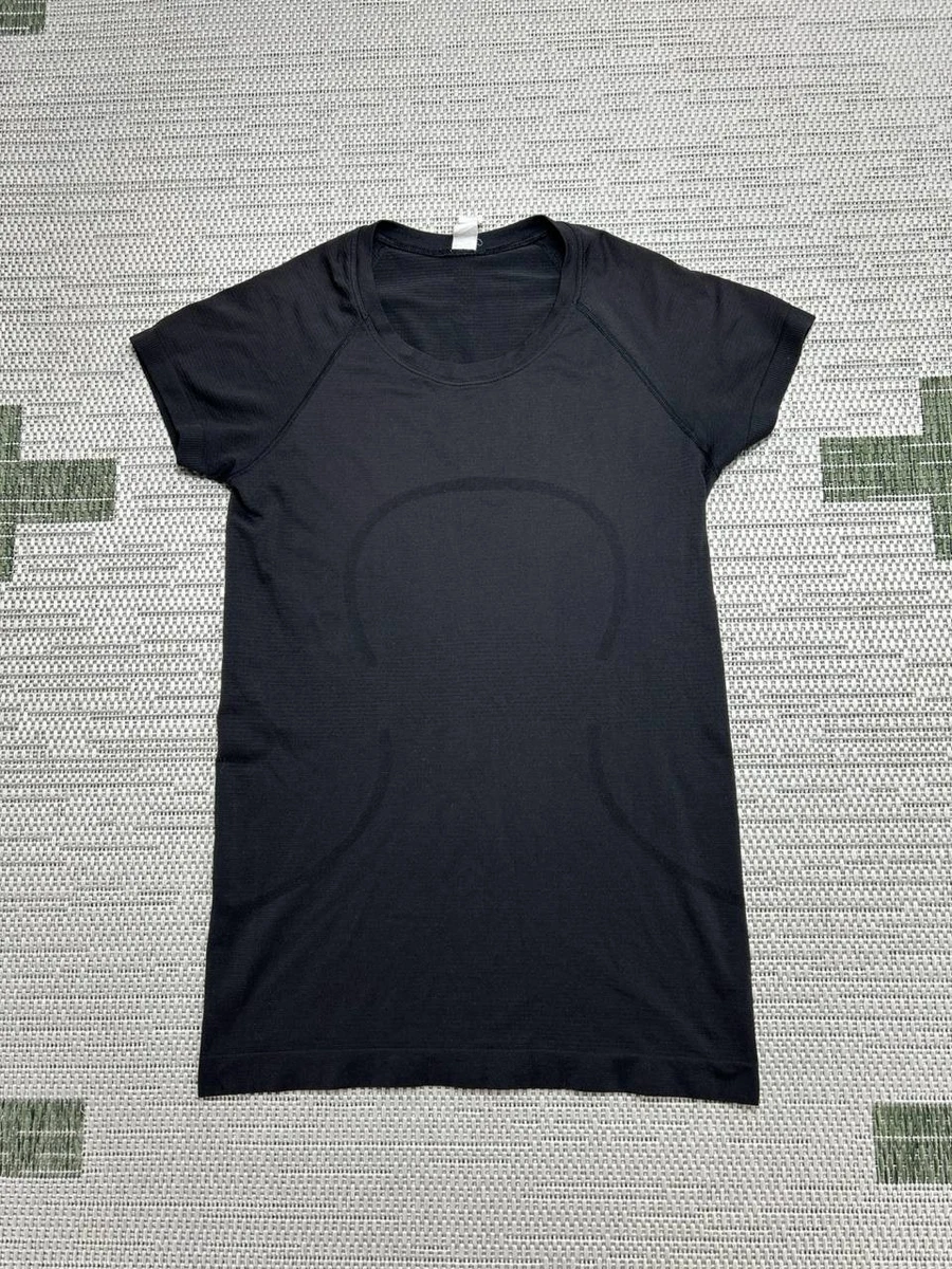 【新品未使用】ルルレモン　Swiftly Tech 4 LULULEMON SWIFTLY TECH SHORT SLEEVE 2.0 RACE SONIC PINK~SIZE 6