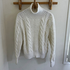 Classic minimalist cozy White chunky cable knit turtleneck sweater size M-L