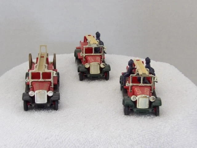 LLEDO DIECAST MODELS OF DAYS GONE BY A SET OF 3 WITH FIGURES - Image 2 of 4