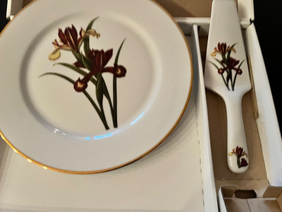 Andrea by Sadak NIB Iris cake plate & server porcelain white w deep purple