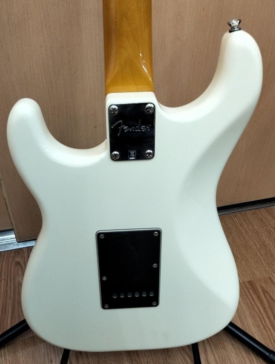 ホワイトソリッドボディエレキギター Set with fender case Squier Sonic Stratocaster Limited-Edition Electric Guitar