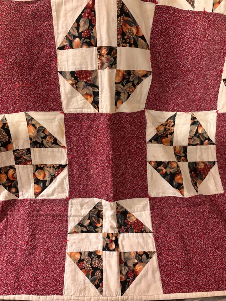 Mesa de vacaciones hecha a mano y cosida a máquina. 39" x 49" firmado por artista Foto 2 de 4