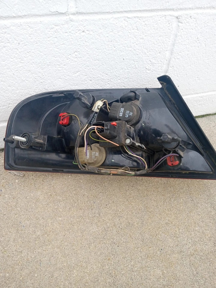 Luz trasera derecha pasajero Chrysler Sebring 2001-2006 sedán original OEM Foto 4 de 4