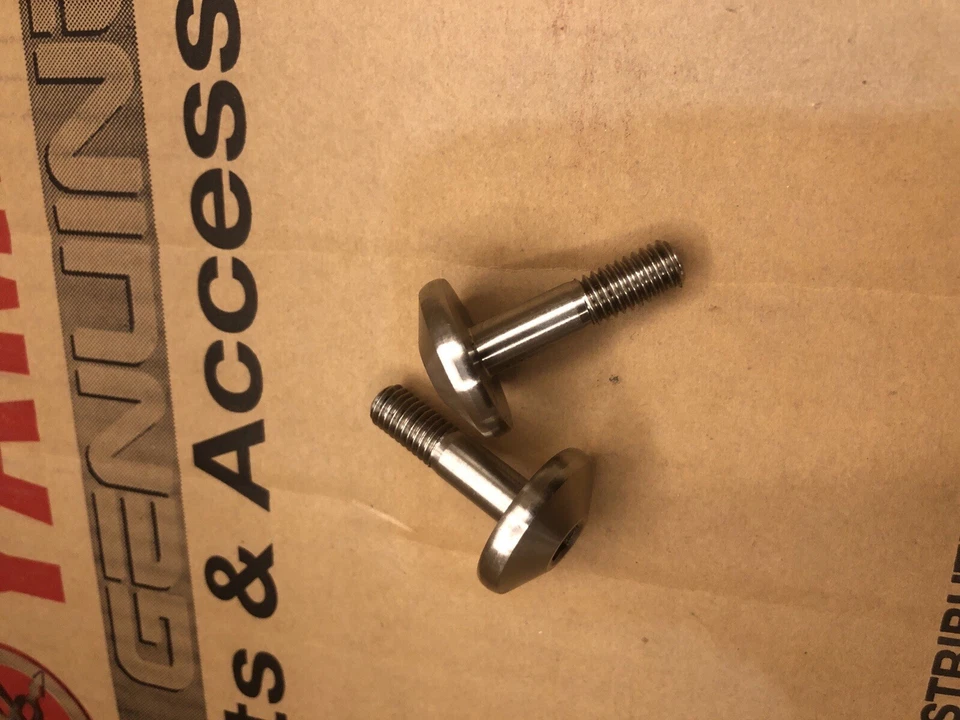 TZR 125 2RH 2RM 3TY Head Lamp Bolt - Image 3 of 4