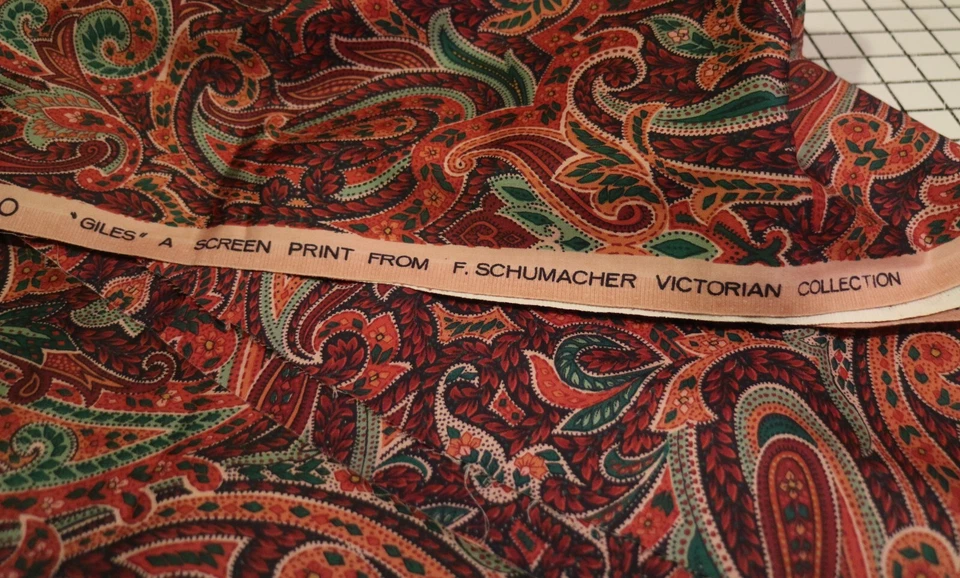 Tela Schumacher Colección Victoriana Giles ROJO Paisley 1 3/4 yardas x 54" algodón Foto 2 de 4