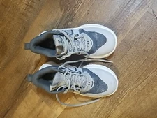 Under Armour Size 7.5 Flow Break Thru Shoes