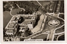 00438 Britain From The Air Senior Service Cigarette Card, Buckingham Palace