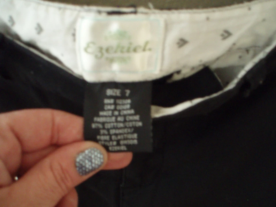  Ezekiel Black Bermuda Shorts very nice  front and back pockets size 7 juniors - Image 4 of 4