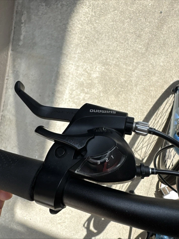 Bicicleta híbrida Cannondale Quick 6 Shimano engranajes y frenos Foto 3 de 4