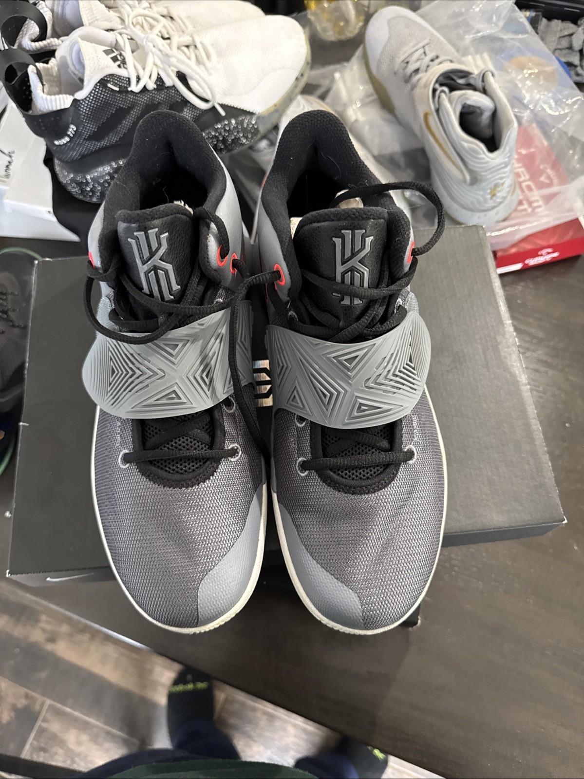 Kyrie Flytrap 3 Cool Grey Size 11 - image 4