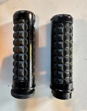 OEM Harley-Davidson Dominion Handlebar Hand Grips Gloss Black Sportster Softail 