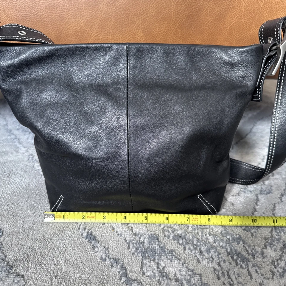 Bolso de hombro Preston York de cuero negro Hobo Foto 2 de 4