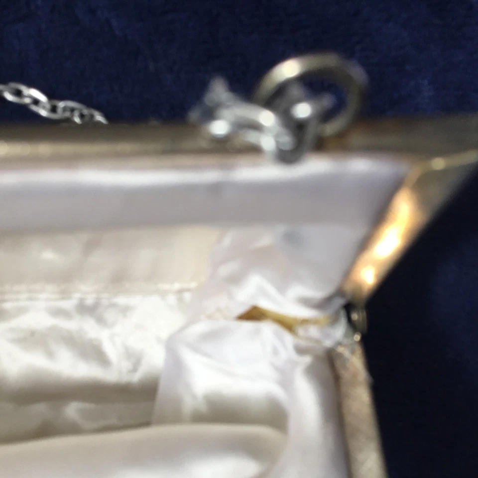 Bolso de Mano/Cartera Vintage Richere Blanco/Gris Con Cuentas Hecho en Hong Kong Años 50’s Foto 4 de 4