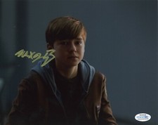 Maxwell Jenkins Lost in Space Autographed Signed 8x10 Photo ACOA 2020-14