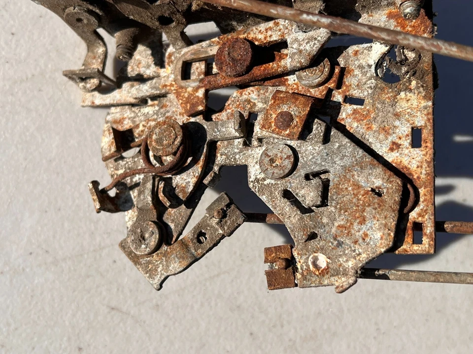 Buick Roadmaster Super Rh 1956 conjunto de pestillo de cerradura de puerta delantera derecha 56 Foto 4 de 4