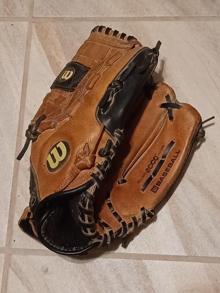 Wilson A700 ECCO Leather Baseball Glove A0700 ST125 12 1/2” Right