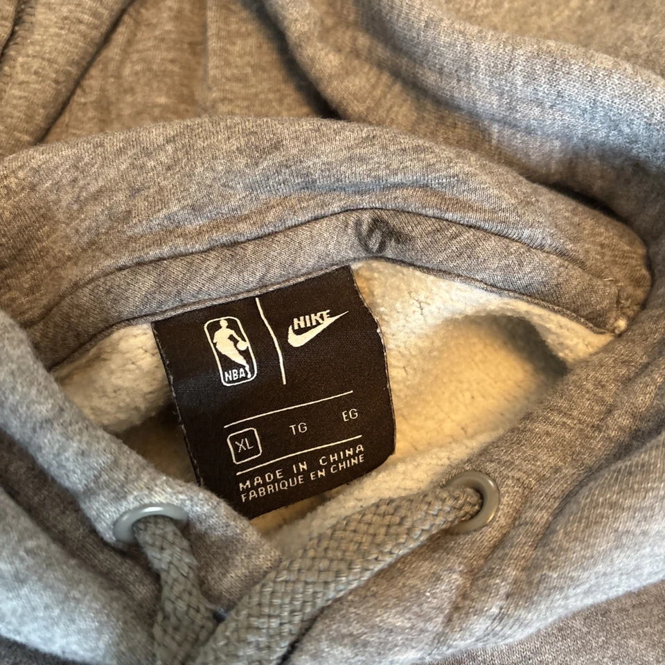 Sudadera con Capucha Nike Gris Philadelphia 76ers De Colección Talla XL 13 Colonies NBA Foto 4 de 4