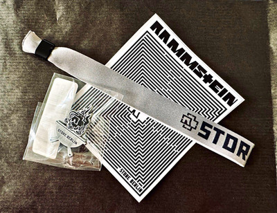 RAMMSTEIN STORE BERLIN PIN EVENT FESTIVAL BÄNDCHEN STICKER NEU