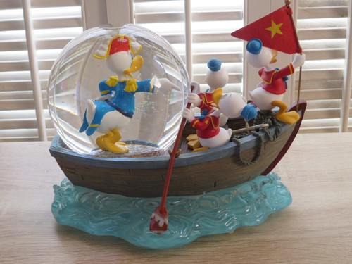 Disney Donald Duck Huey Dewey Louie THE SEA SCOUT Schneekugel mit Musik - Bild 9 von 17