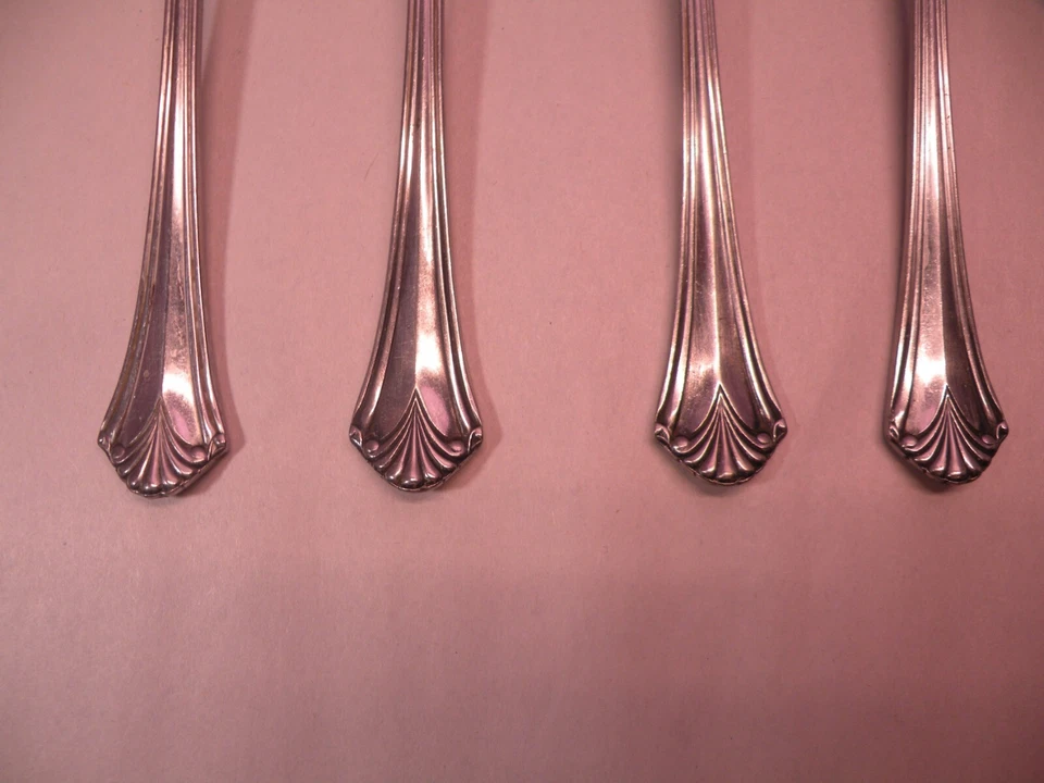 Juego de 8 United Silver Co. Cucharas soperas de acero inoxidable pluma patrón desconocido GD2 Foto 4 de 4