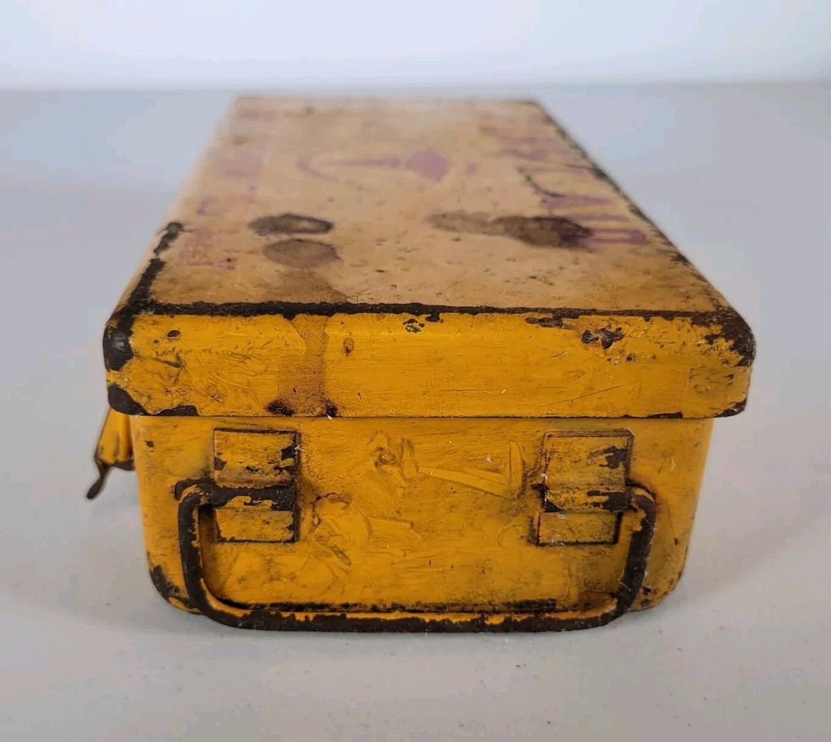 Rare Original U.S. Army Yellow Metal First Aid For Gas Casualties