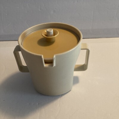 Tupperware Sugar Almond w/Gold Push On Lid 1414