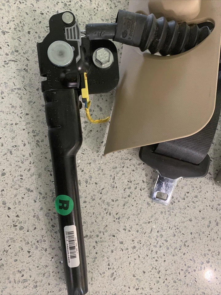 Hyundai Sonata 2011-2014 lado derecho pasajero cinturón retractor con tensor Foto 3 de 4