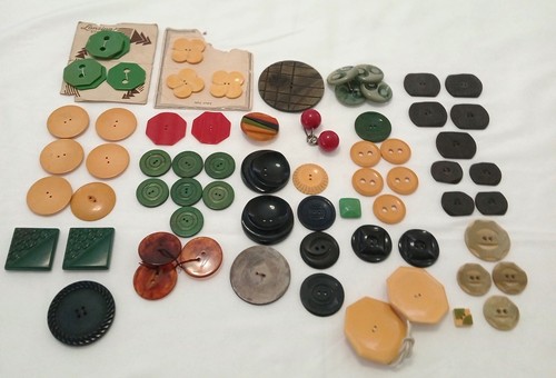 Vintage Lot Of Bakelite Buttons Assortment Of Designs And Sizes