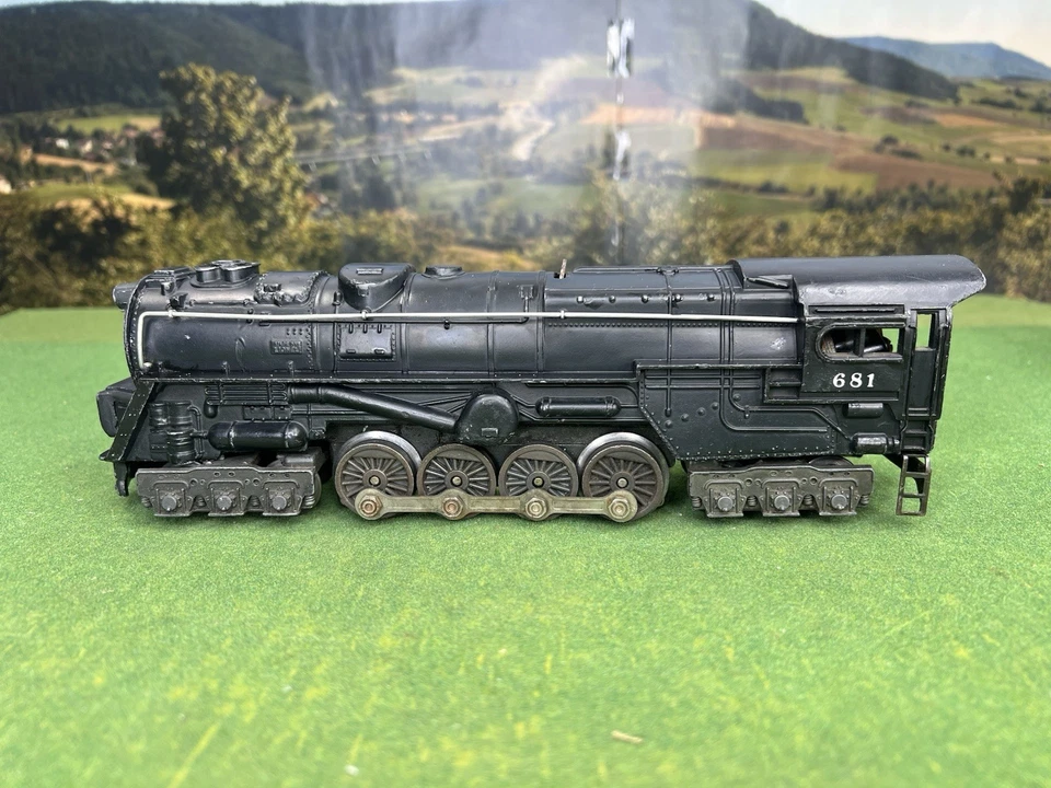 LIONEL POSTWAR No. 681 TURBINE LOCOMOTIVE w/ 2046W-50 PENNSYLVANIA TENDER - Image 2 of 4