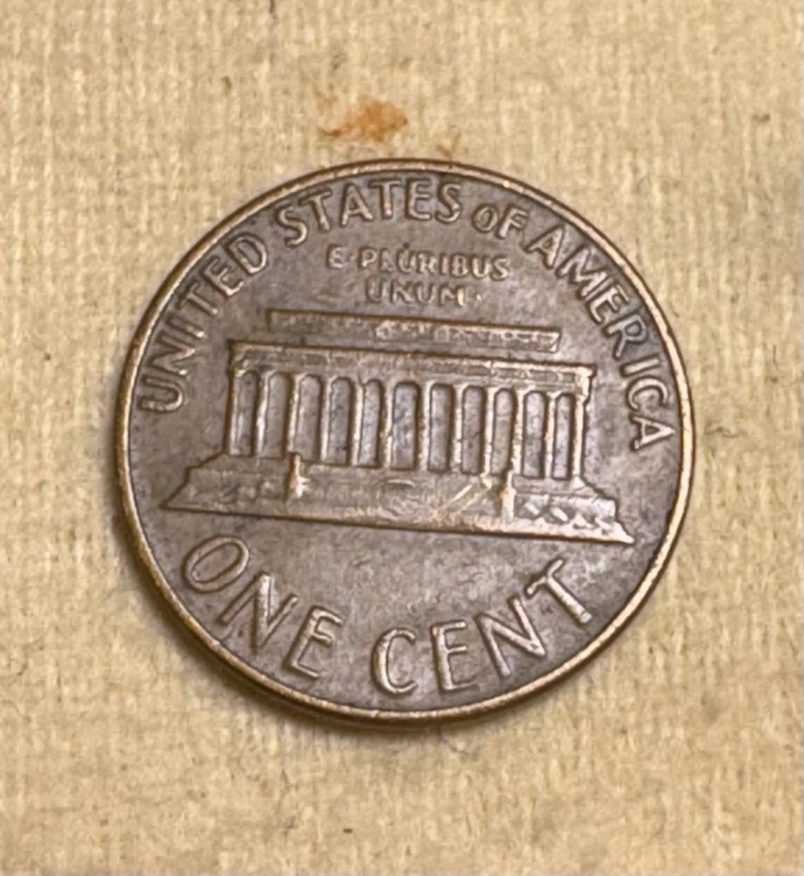 1969 D Mint Circulated  Penny, Brown Error Coin Floating Roof No FG￼ - Image 2 of 4