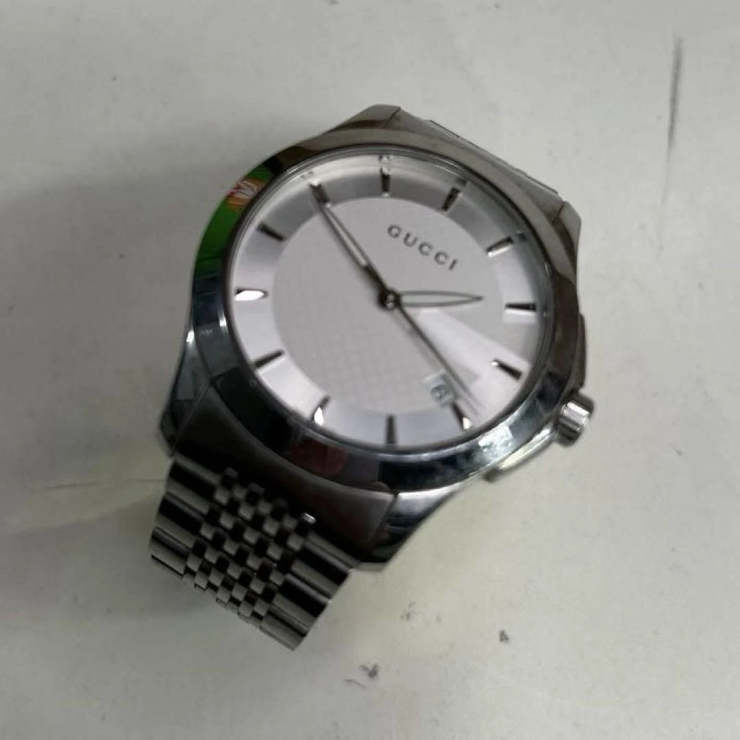 Montre Gucci 126,4 G Timeless Date Quartz Argent, testée, rayures mineures