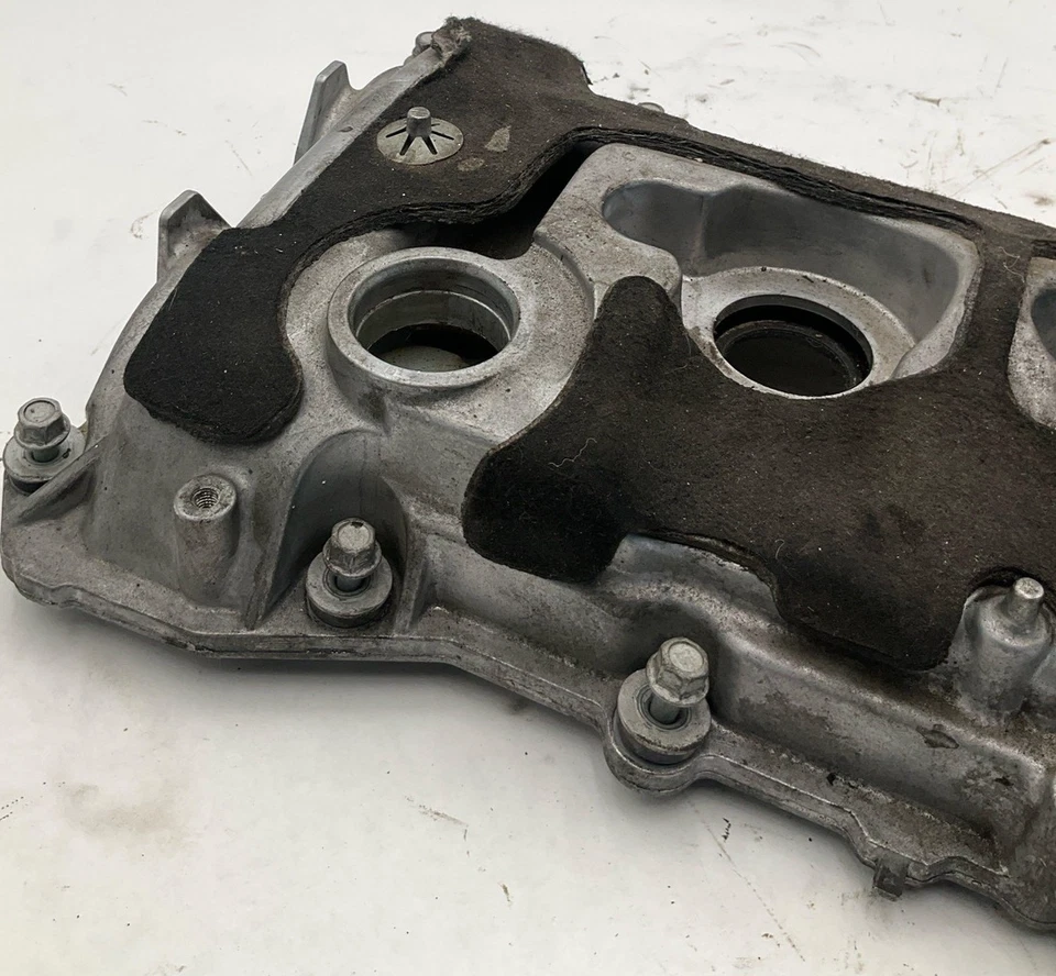 2014-2023 CHEVY TRAVERSE Valve Cover 3.6L Engine Right Passenger Side OEM - Image 3 of 4