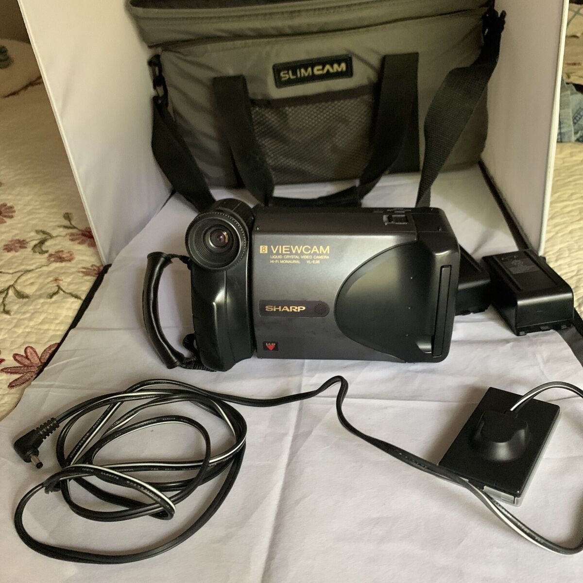 Sharp Viewcam VL-E36 8mm Video Camcorder Recorder With Case Sharp Viewcam VL-E36 8mm Video Camcorder Recorder With Case