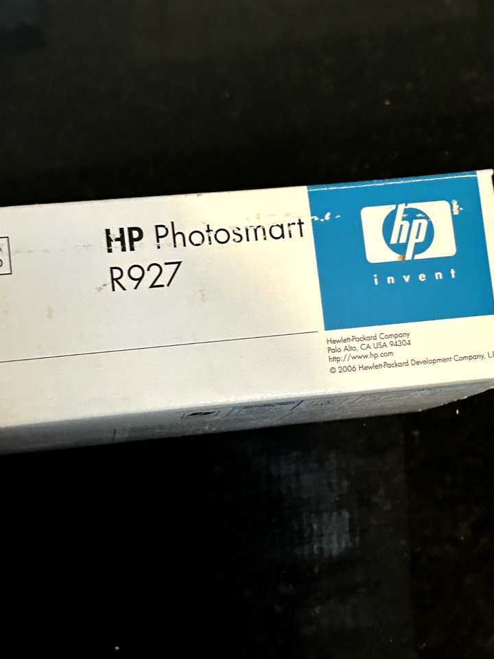 HP Photosmart R927 8.0MP Digital Camera Silver W/BOX,DISC,CHARGER