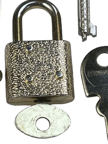 Lot of 8 Vintage Miniature Padlocks Luggage Diary Lock Keys And 1 Lock - Picture 9 of 10