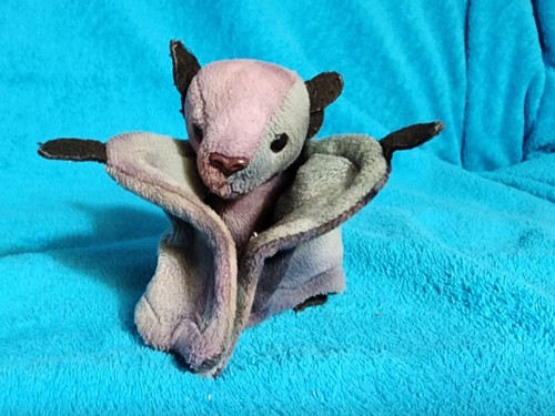 TY Beanie Baby - BATTY the Bat (TY-Dyed Version) (4.5 inch) - MWMTs Stuffed Toy - Picture 4 of 5