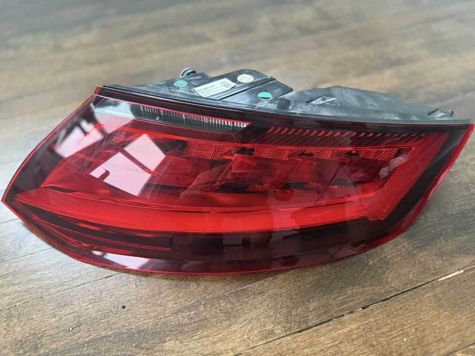 Оригинальный задний фонарь правый Audi TT TTRS 8S OLED 8S0945208 - Изображение 2 из 4