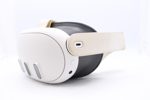 Meta Quest 3 All-in-One VR Headset - White (899-00579-01) - Picture 3 of 7