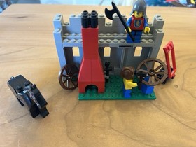 LEGO Set 6040 Castle Lion Knights Blacksmith Shop Near Complete