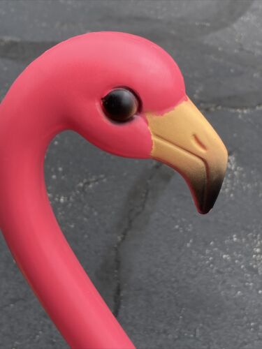 Rosa Flamingo - lachsfarbenes Gartenornament - Auslaufmodell von Pink Inc - Bild 5 von 8