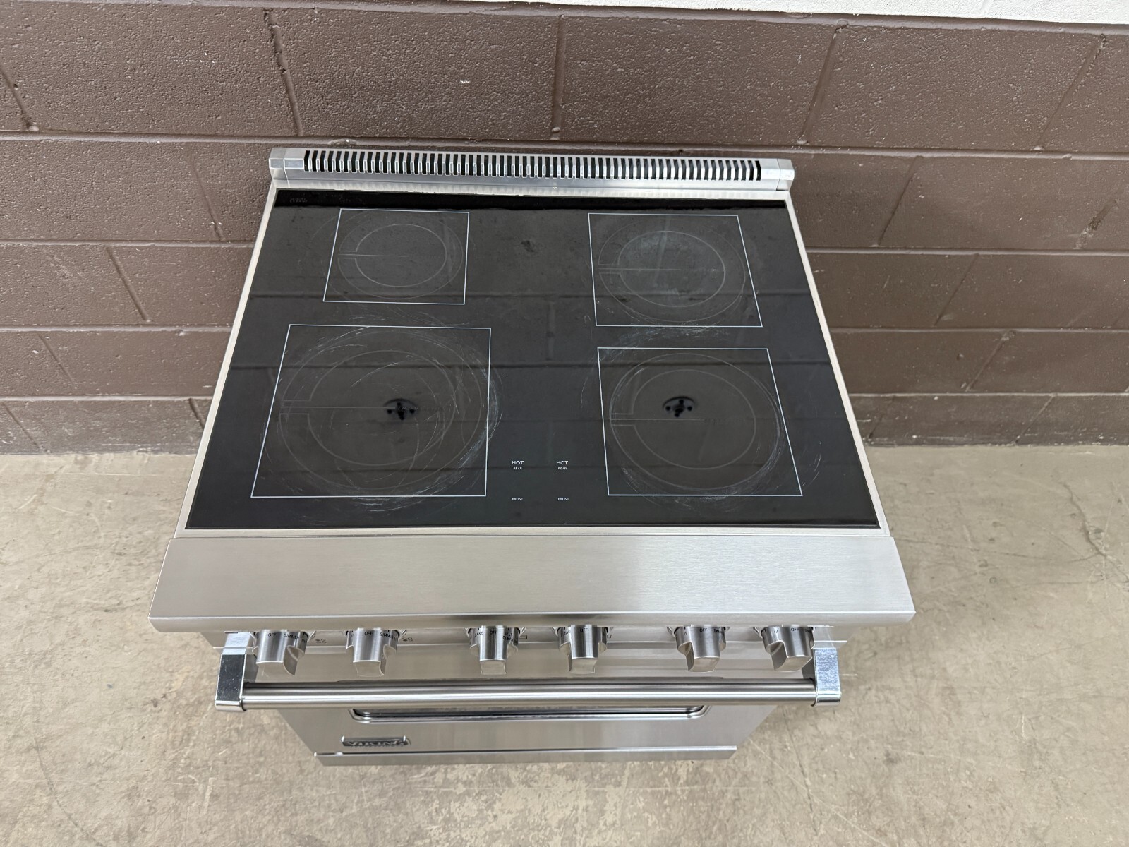 VIKING VISC5304BSS - 30" Professional Induction Range Oven 4 Burner Stainless