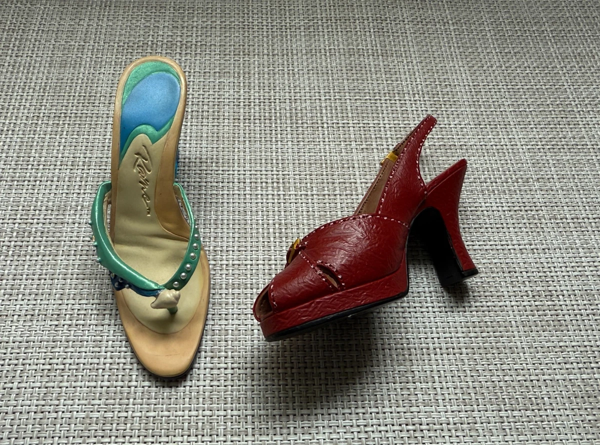 JUST THE RIGHT SHOE Nr.: 25147 und 90204